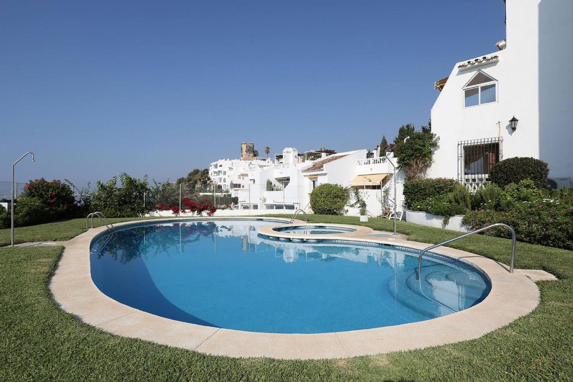 082 - Stunning Sea Views Beachfront Apartment Benalmádena Exteriör bild