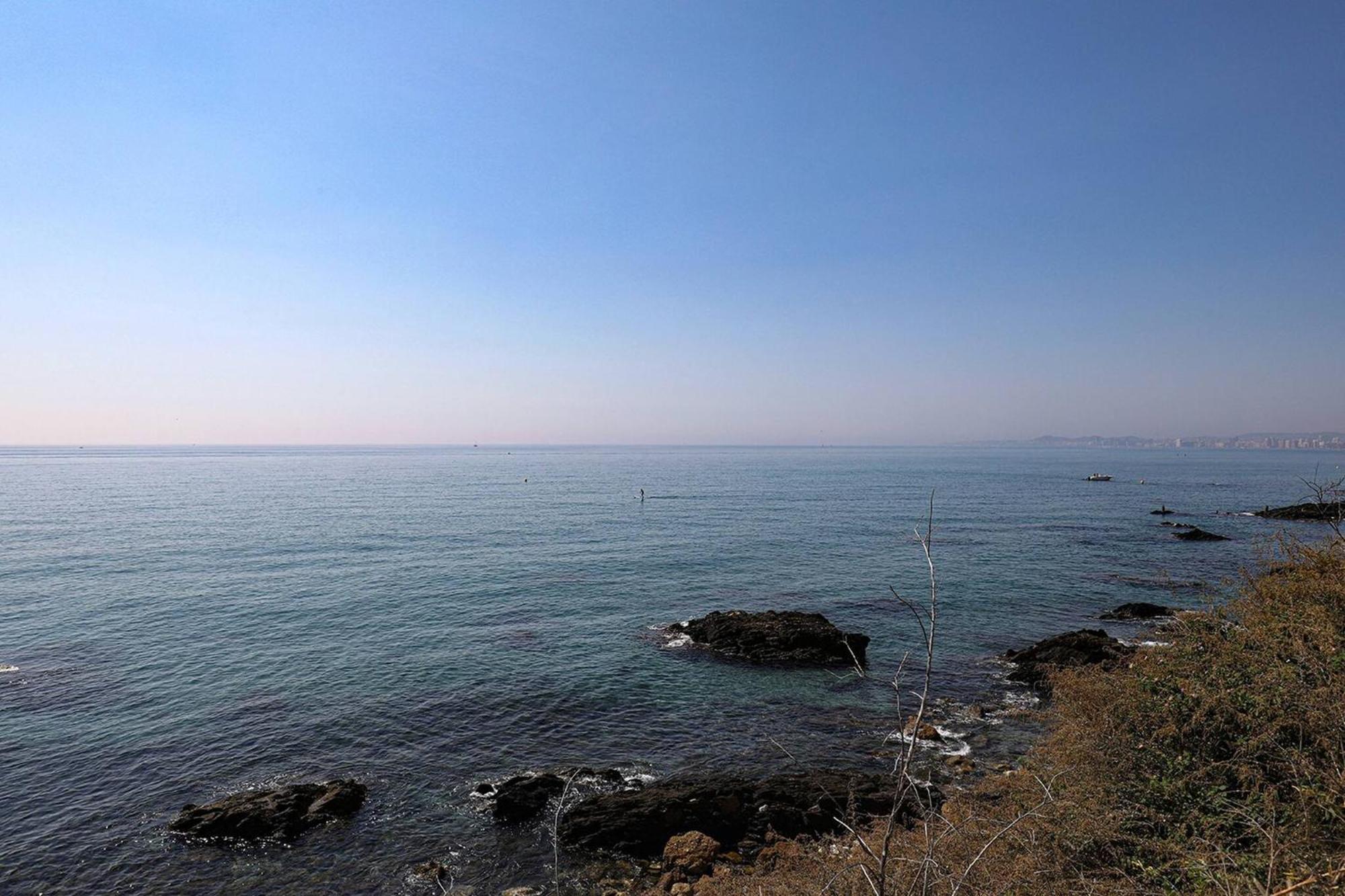 082 - Stunning Sea Views Beachfront Apartment Benalmádena Exteriör bild