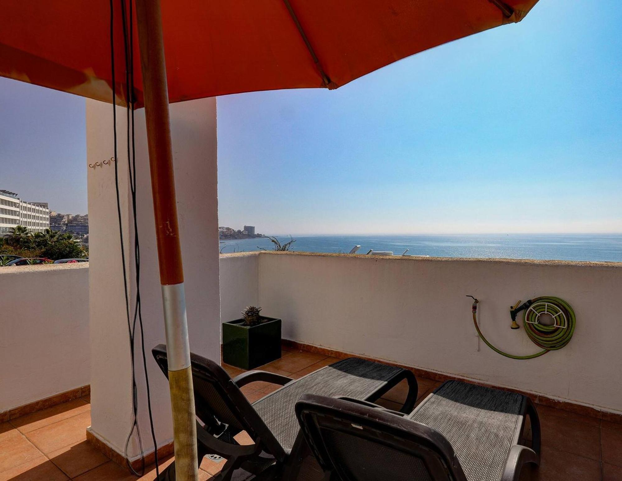 082 - Stunning Sea Views Beachfront Apartment Benalmádena Exteriör bild